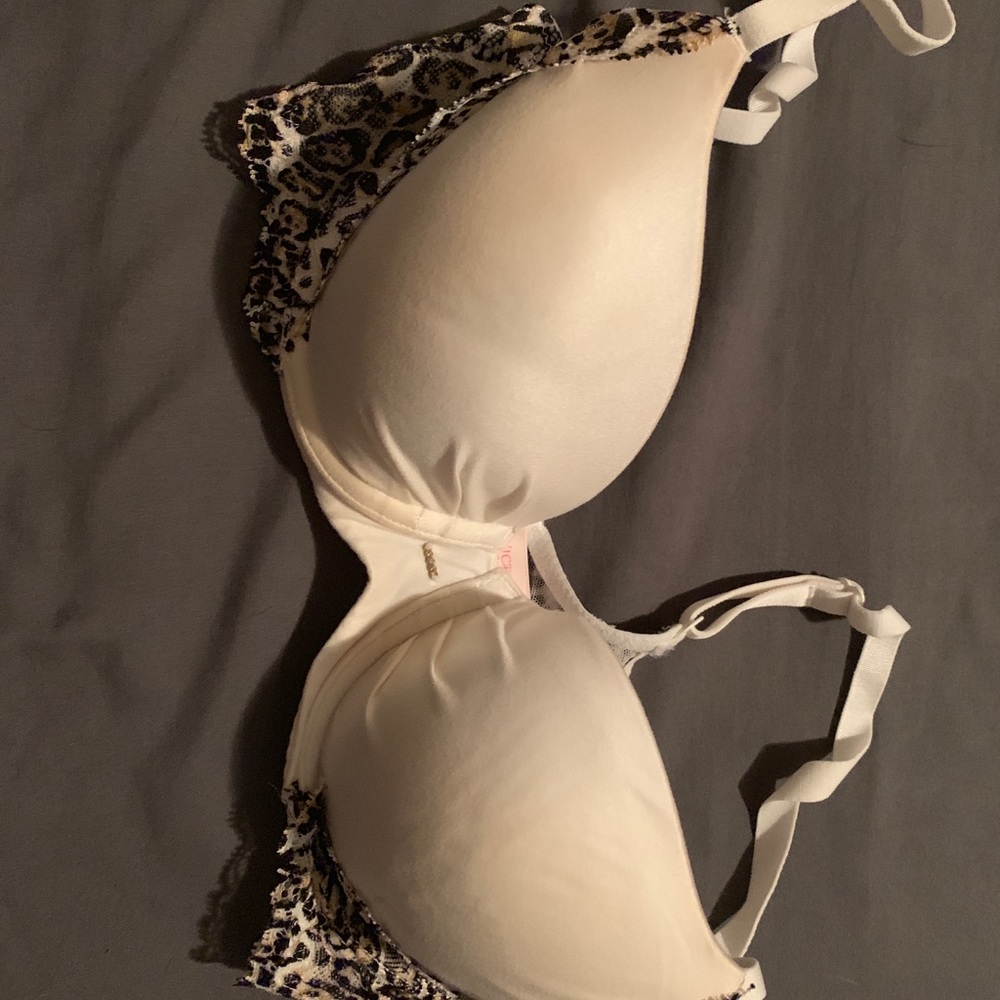 5 Victoria's Secret bras size 34C